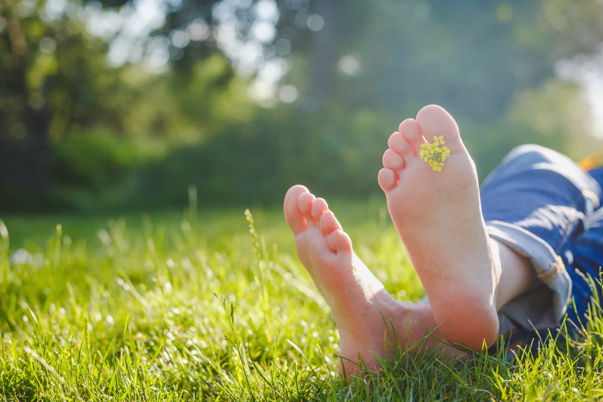 How to have healthy feet in the summer